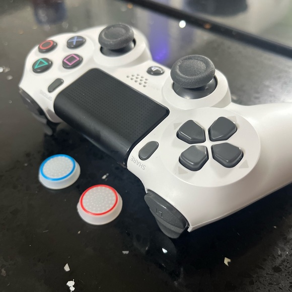 Ps4 white controller - Picture 3 of 11